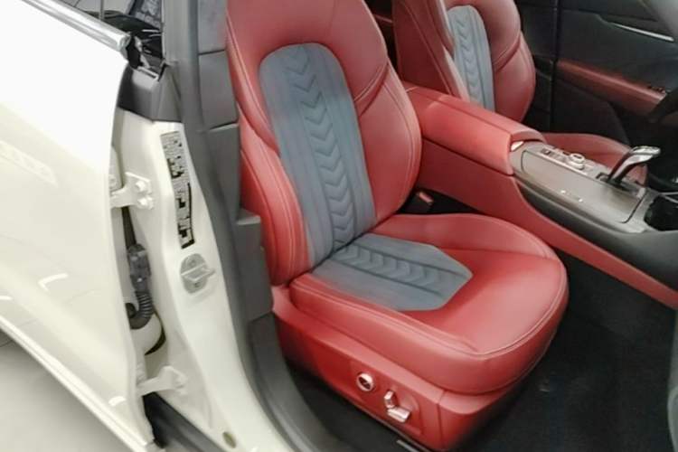 Used Maserati Levante 2021 3.0T Luxury Edition Right Front Seat