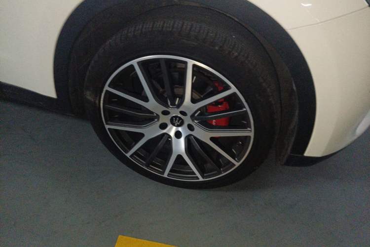Used Maserati Levante 2021 3.0T Standard Edition Right Front Wheel Hub