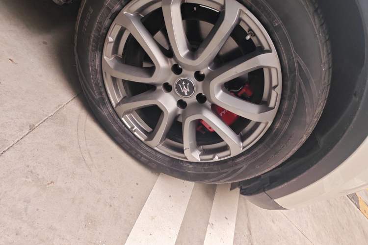 Used Maserati Levante 2021 3.0T Standard Edition Right Front Wheel Hub