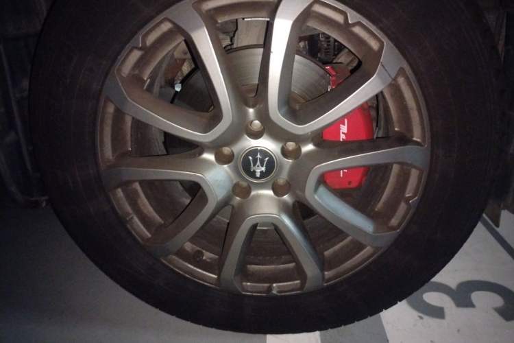 Used Maserati Levante 2021 3.0T Standard Edition Right Front Wheel Hub