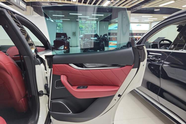 Used Maserati Levante 2021 3.0T Standard Edition Right Rear Door Interior