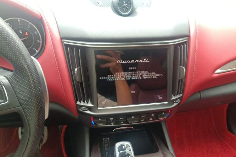 Used Maserati Levante 2022 3.0T Modena Audio And AC Panel