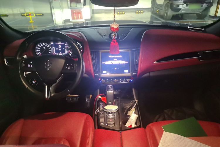 Used Maserati Levante 2022 2.0T GT Sharp Edition Center Console