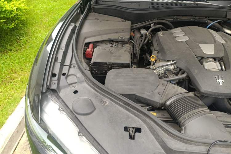 Used Maserati Levante 2022 3.0T Modena Engine Bay Right