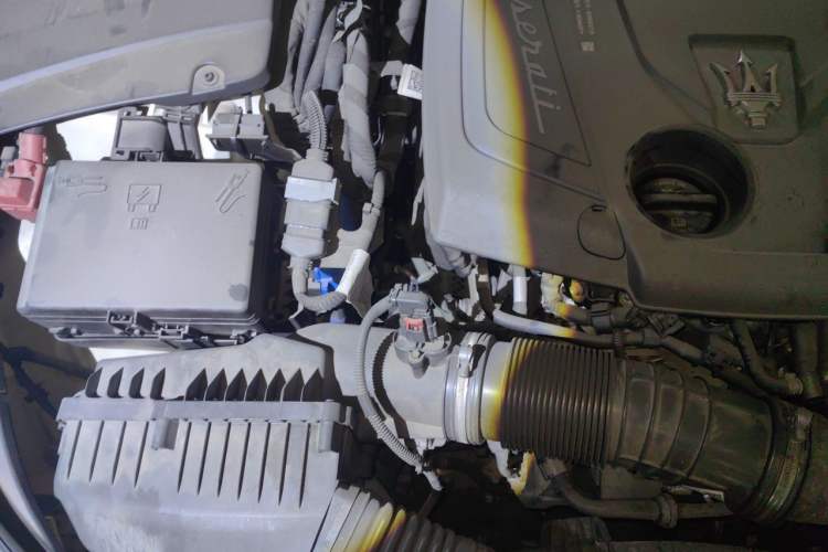 Used Maserati Levante 2022 2.0T GT Sharp Edition Engine Bay Right