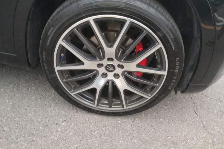 Used Maserati Levante 2022 2.0T GT Sharp Edition Right Front Wheel Hub