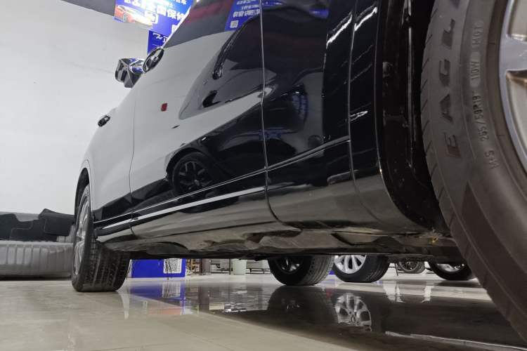Used Maserati Levante 2022 2.0T GT Sharp Edition Right Side Sill