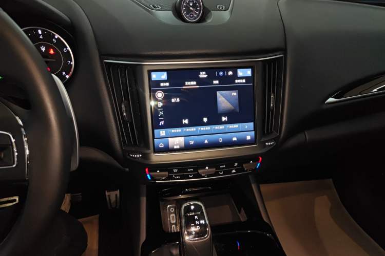 Used Maserati Levante 2022 2.0T GT Sharp Edition Audio And AC Panel