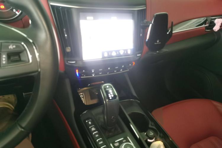 Used Maserati Levante 2022 2.0T GT Sharp Edition Audio And AC Panel