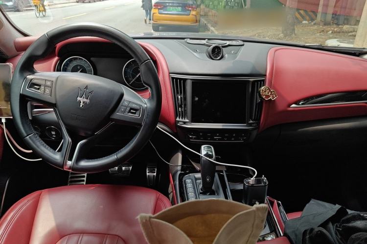 Used Maserati Levante 2022 2.0T GT Sharp Edition Center Console