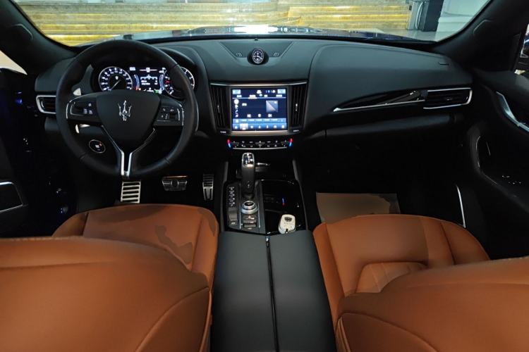 Used Maserati Levante 2022 2.0T GT Sharp Edition Center Console