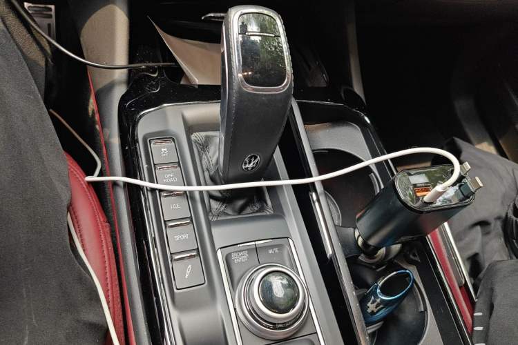 Used Maserati Levante 2022 2.0T GT Sharp Edition Gear Lever