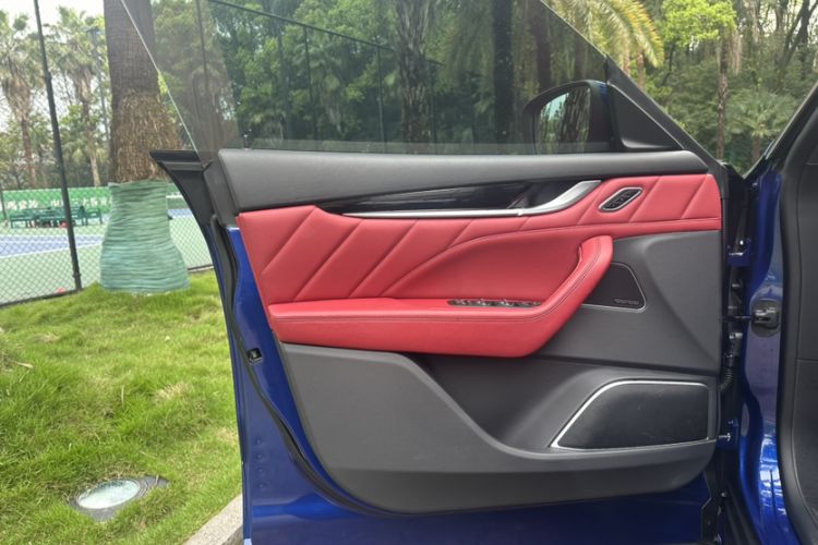 Used Maserati Levante 2022 2.0T GT Sharp Edition Interior 11