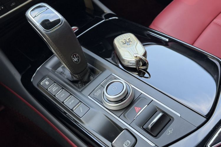 Used Maserati Levante 2022 3.0T Modena Interior 11