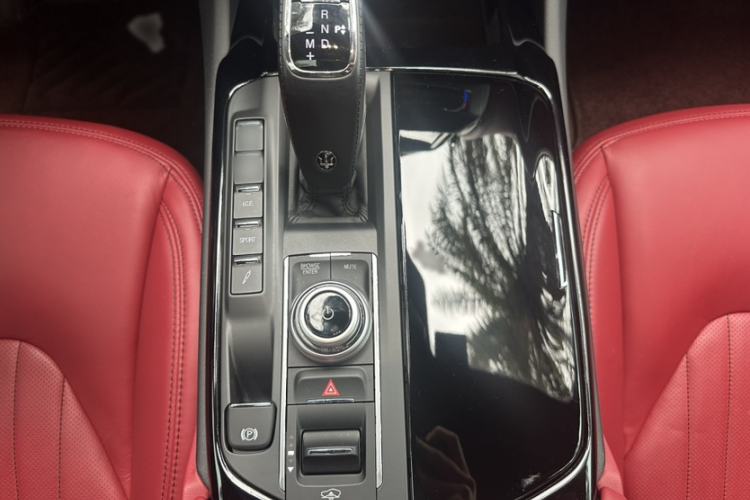 Used Maserati Levante 2022 2.0T GT Sharp Edition Interior 4
