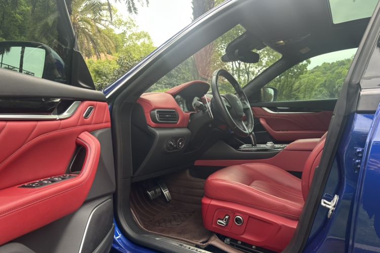 Used Maserati Levante 2022 2.0T GT Sharp Edition Interior 5