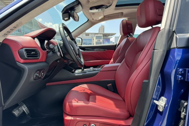 Used Maserati Levante 2022 2.0T GT Sharp Edition Interior 5