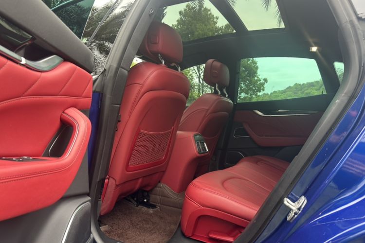 Used Maserati Levante 2022 2.0T GT Sharp Edition Interior 6
