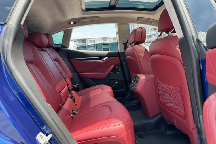 Used Maserati Levante 2022 2.0T GT Sharp Edition Interior 8
