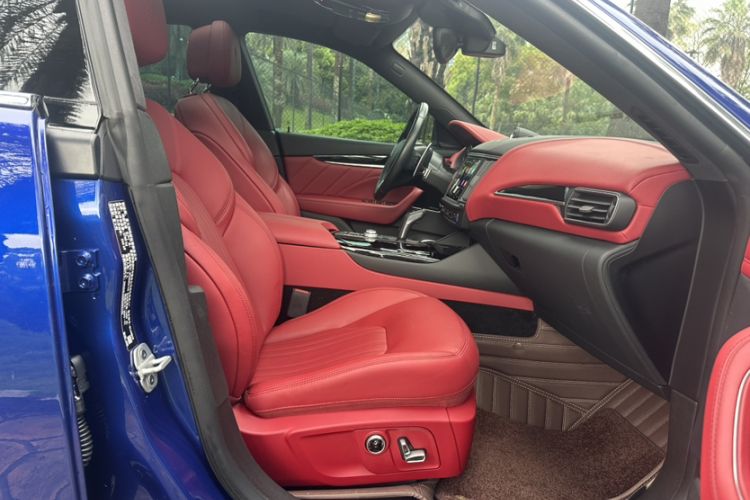 Used Maserati Levante 2022 2.0T GT Sharp Edition Interior 9