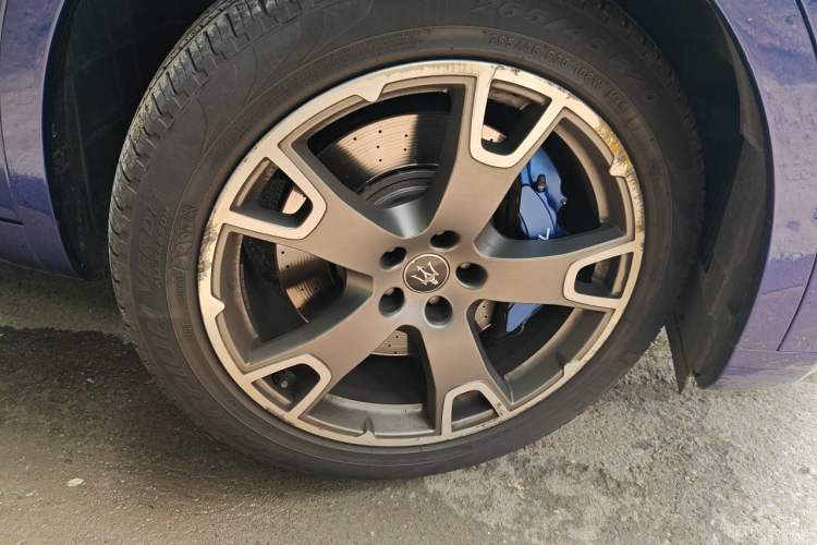 Used Maserati Levante 2022 2.0T GT Sharp Edition Right Front Wheel Hub