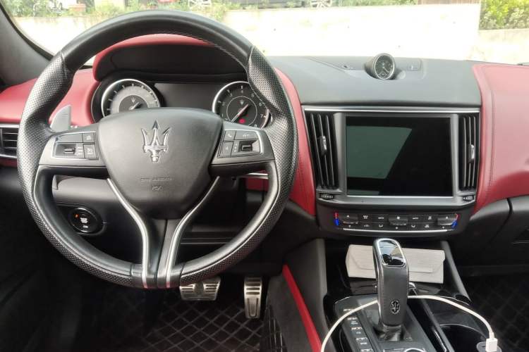 Used Maserati Levante 2022 3.0T Modena Center Console