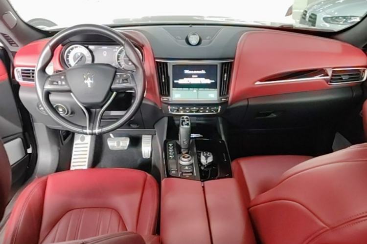 Used Maserati Levante 2022 3.0T Modena Center Console