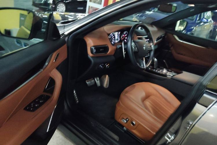Used Maserati Levante 2022 2.0T GT Sharp Edition Interior 3