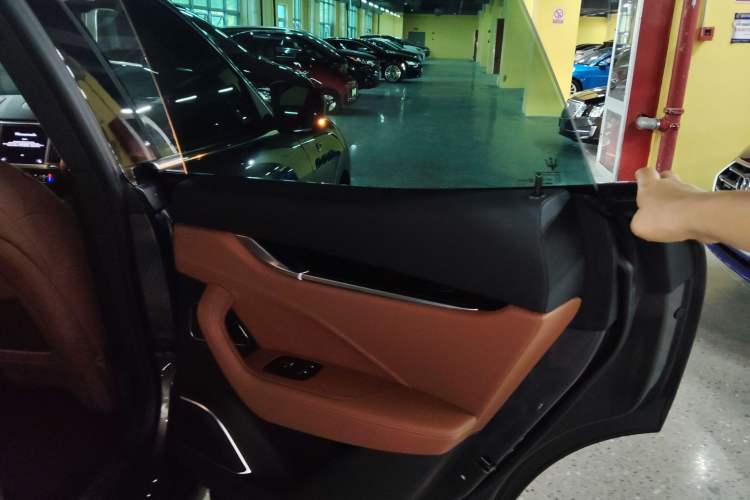 Used Maserati Levante 2022 2.0T GT Sharp Edition Interior 6