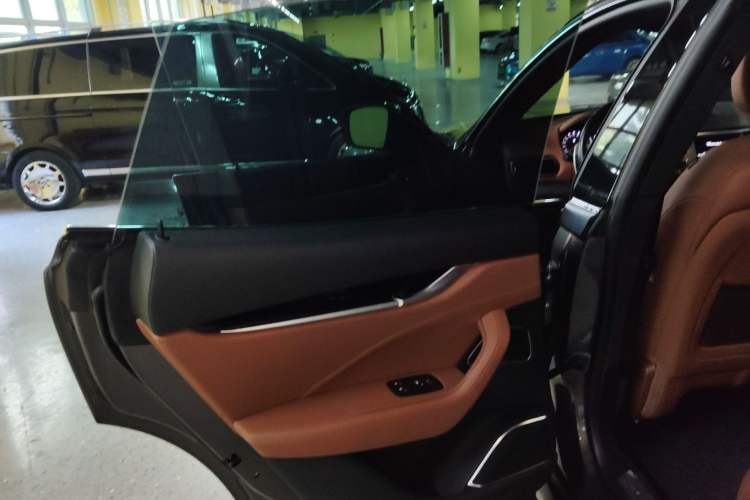 Used Maserati Levante 2022 2.0T GT Sharp Edition Interior 8