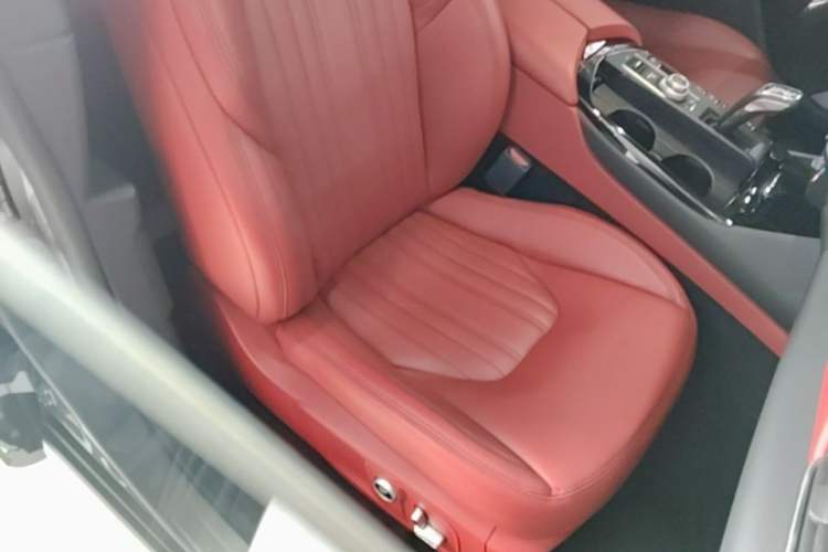 Used Maserati Levante 2022 3.0T Modena Right Front Seat