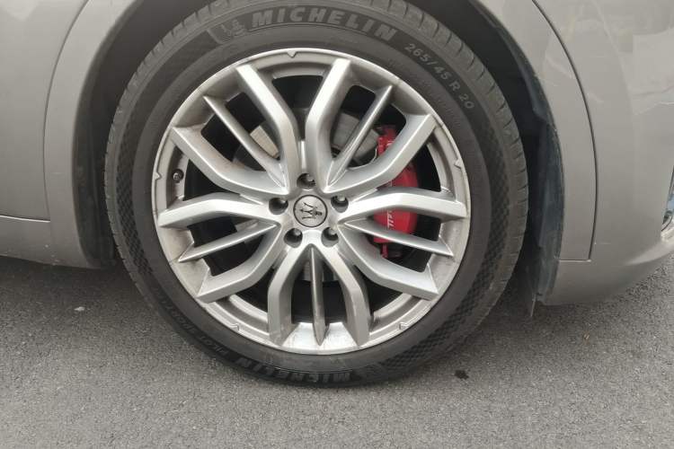 Used Maserati Levante 2022 3.0T Modena Right Front Wheel Hub