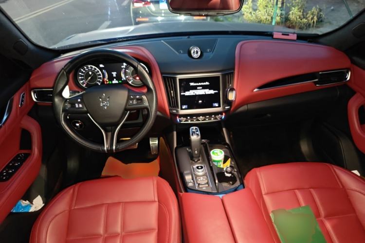 Used Maserati Levante 2022 3.0T Modena Center Console