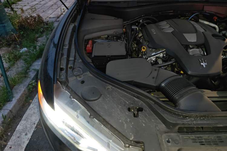 Used Maserati Levante 2022 3.0T Modena Engine Bay Right