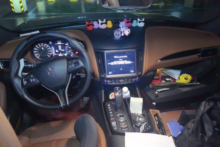 Used Maserati Levante 2022 3.0T Modena Center Console