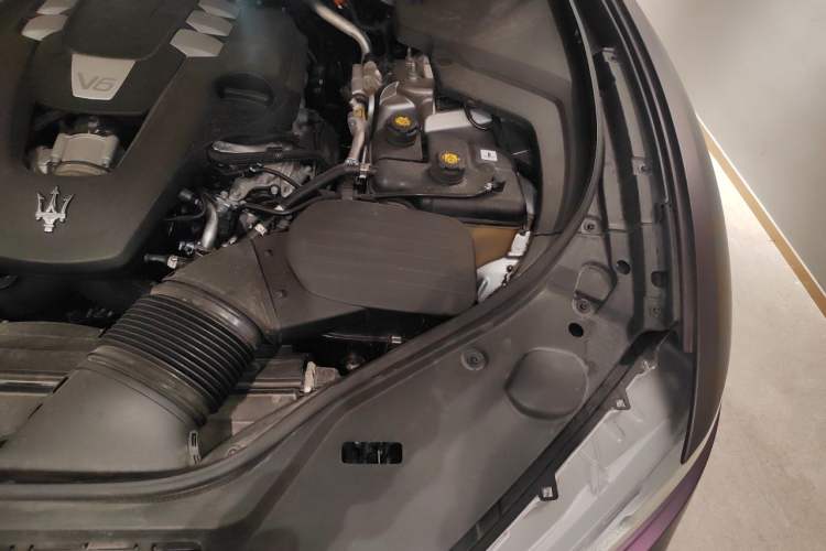 Used Maserati Levante 2022 3.0T Modena Engine Bay Left