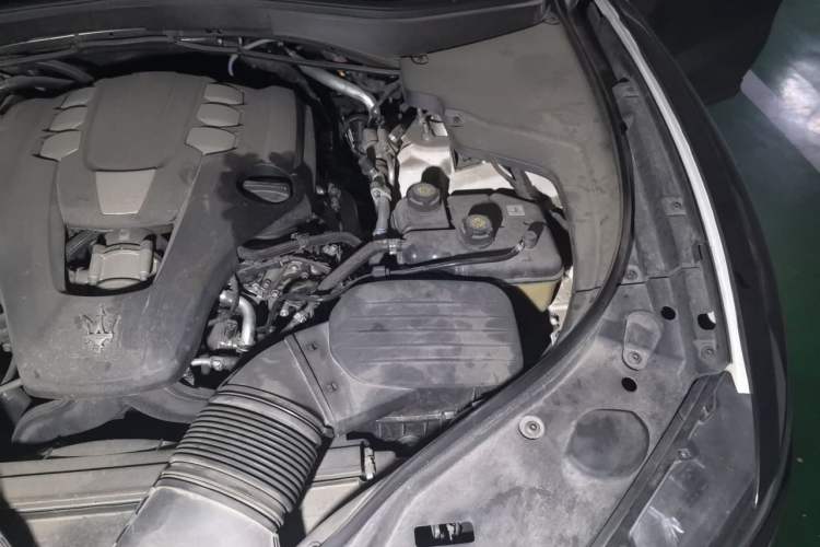 Used Maserati Levante 2022 3.0T Modena Engine Bay Left