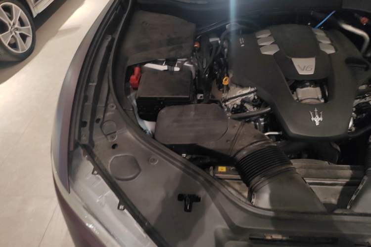 Used Maserati Levante 2022 3.0T Modena Engine Bay Right
