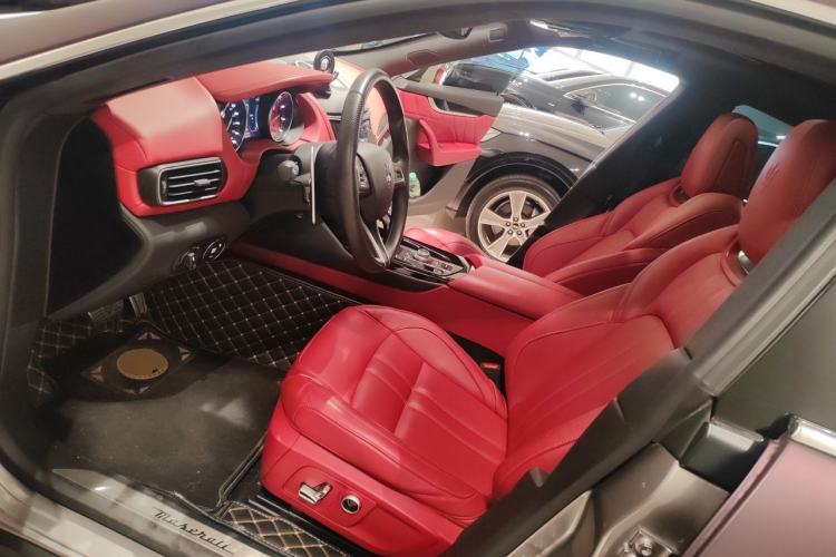 Used Maserati Levante 2022 3.0T Modena Left Front Seat