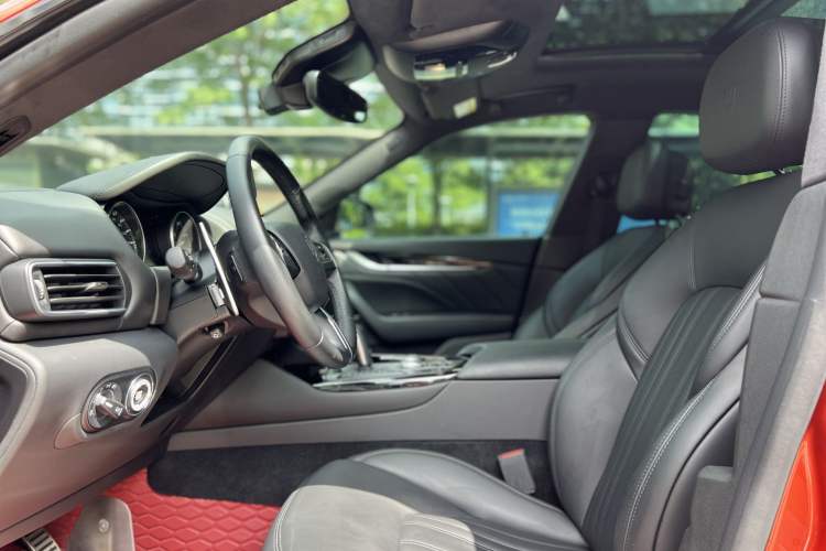 Used Maserati Levante 2022 2.0T GT Sharp Edition Interior 4