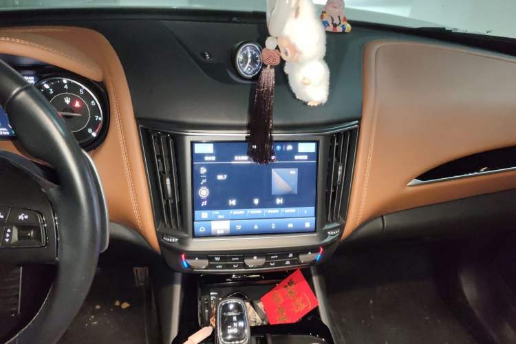 Used Maserati Levante 2022 2.0T GT Sharp Edition Audio And AC Panel