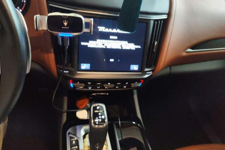 Used Maserati Levante 2022 2.0T GT Sharp Edition Audio And AC Panel