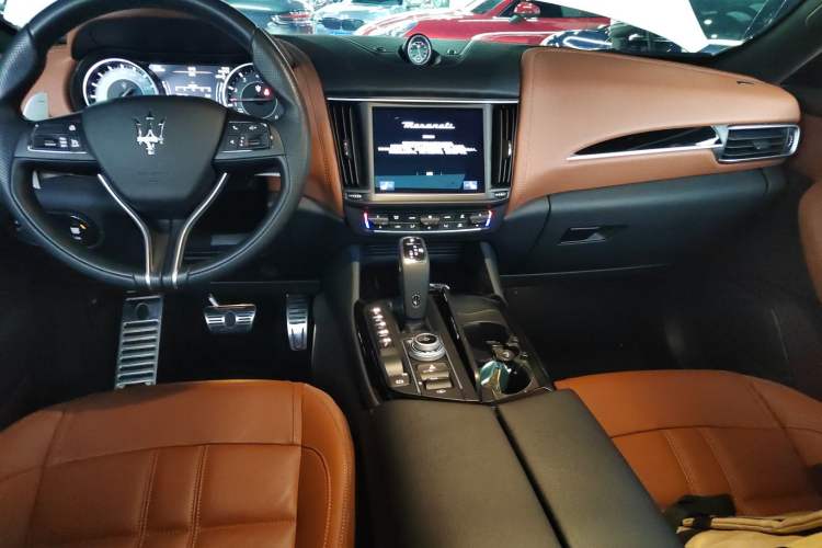 Used Maserati Levante 2022 3.0T Modena Audio And AC Panel