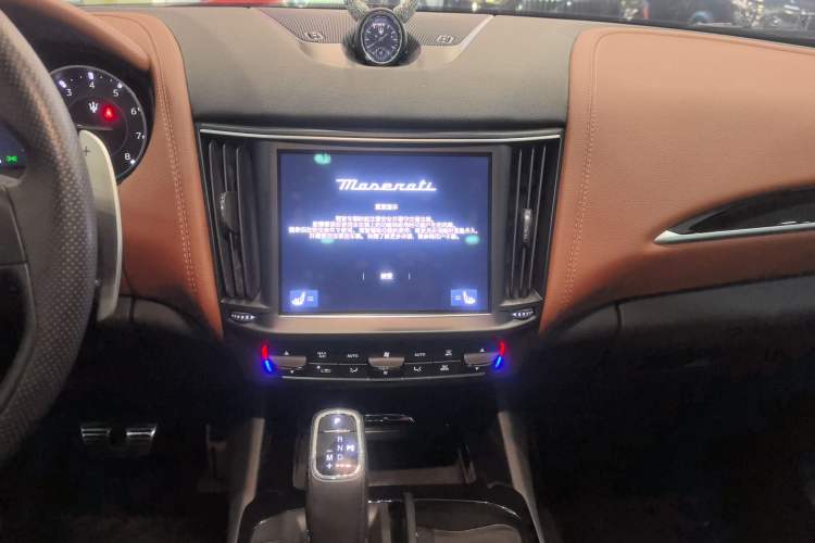 Used Maserati Levante 2022 3.0T Modena Audio And AC Panel