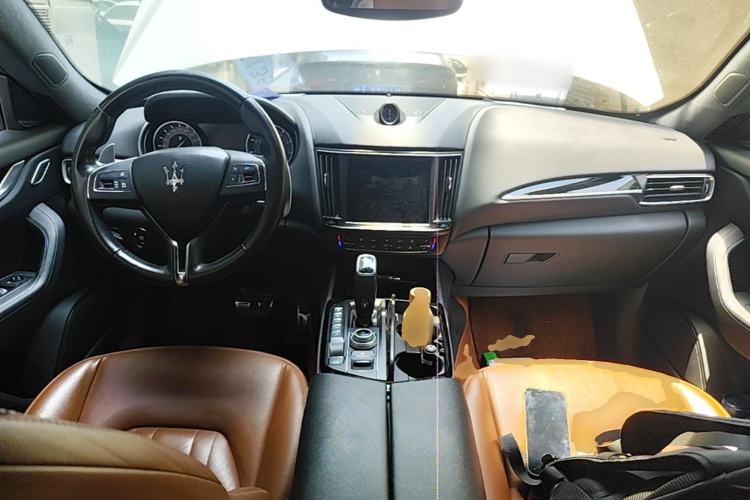 Used Maserati Levante 2022 2.0T GT Sharp Edition Center Console