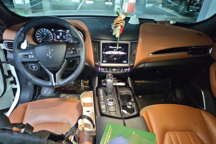 Used Maserati Levante 2022 2.0T GT Sharp Edition Center Console