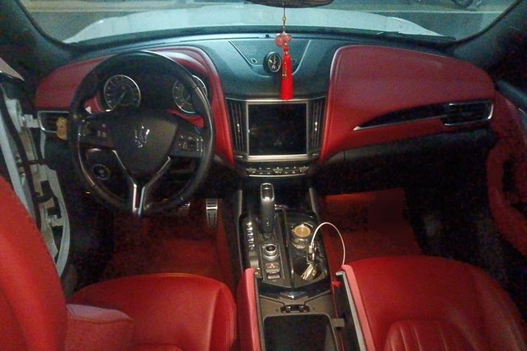 Used Maserati Levante 2022 2.0T GT Sharp Edition Center Console