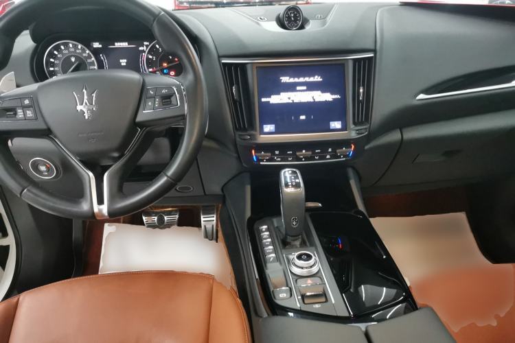 Used Maserati Levante 2022 2.0T GT Sharp Edition Center Console