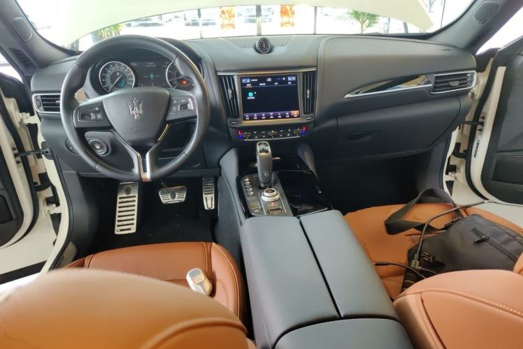 Used Maserati Levante 2022 2.0T GT Sharp Edition Center Console