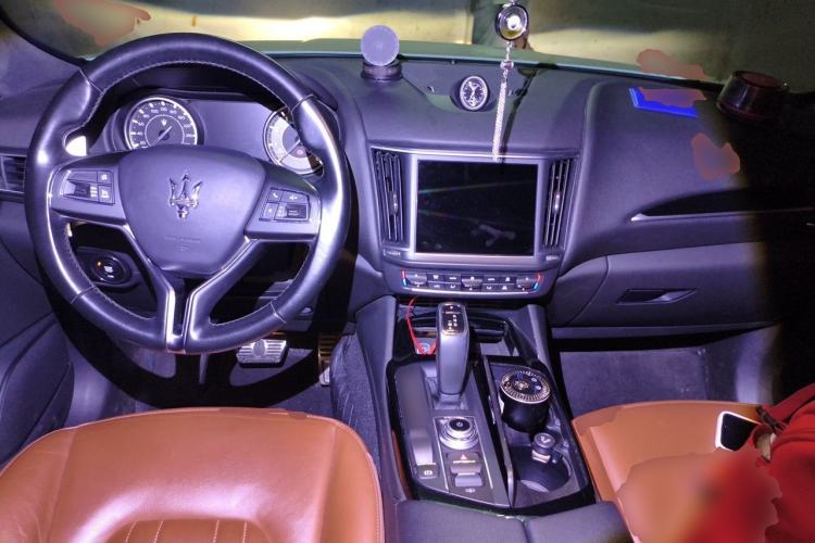 Used Maserati Levante 2022 2.0T GT Sharp Edition Center Console